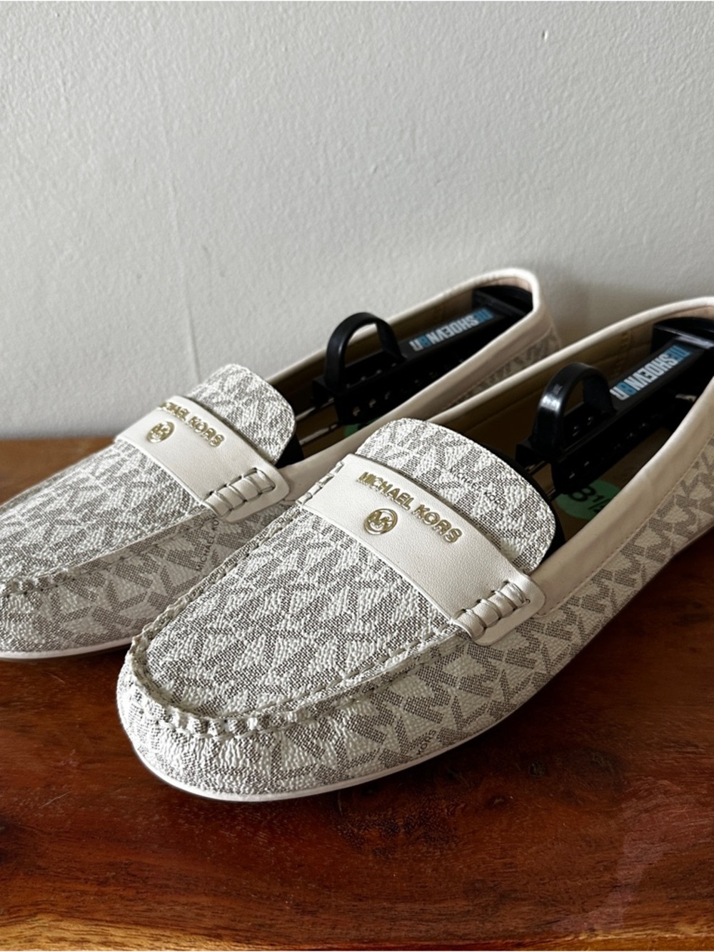 Michael Kors White Everett Loafers with gold hardware women’s size 8.5